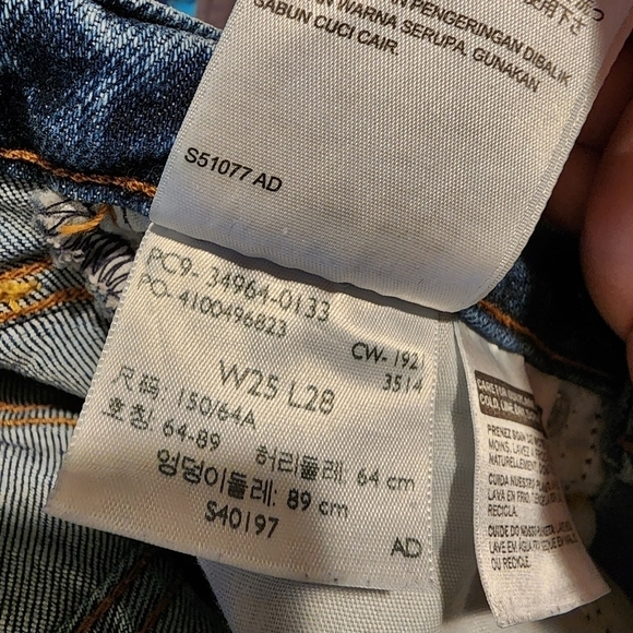 Levi's Wedgie Straight Leg Denim Jeans Distressed Busted Knee Mid Wash Raw Hem - Picture 8 of 12